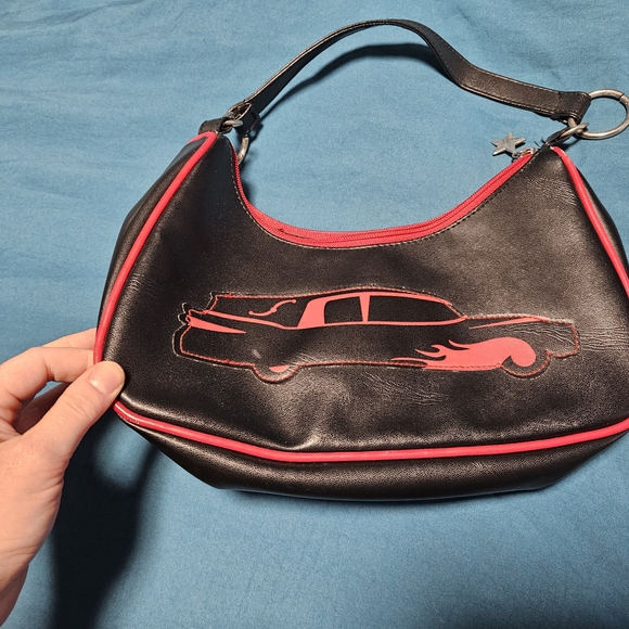 Sourpuss Black and Red Leather Hearse Shoulder Bag - Picture 4 of 9